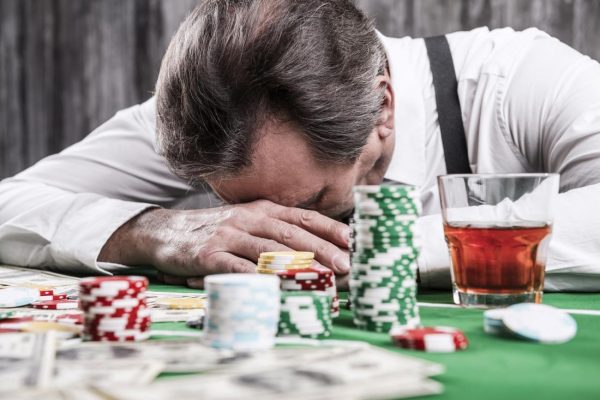 VESTE BUNĂ – Amatorii de jocuri de noroc, identificați, arhivați, iar ”indezirabilii” vor avea interdicție de a intra în salile de jocuri.