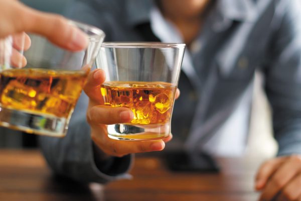 ALCOOLISMUL, UN ANESTEZIC ASUPRA VIEȚII DIN PANDEMIE…